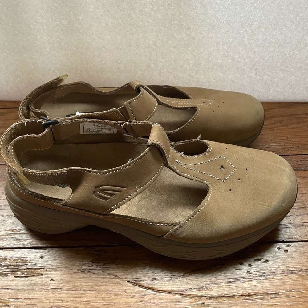 Spira Wavespring 8.5 comfort leather adjustable t-strap tan shoes